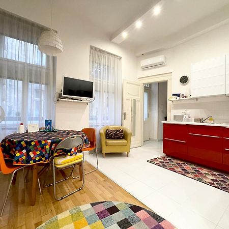 Rainbow Pearl Apartment At St Stephen' S Basilica Будапеща Екстериор снимка