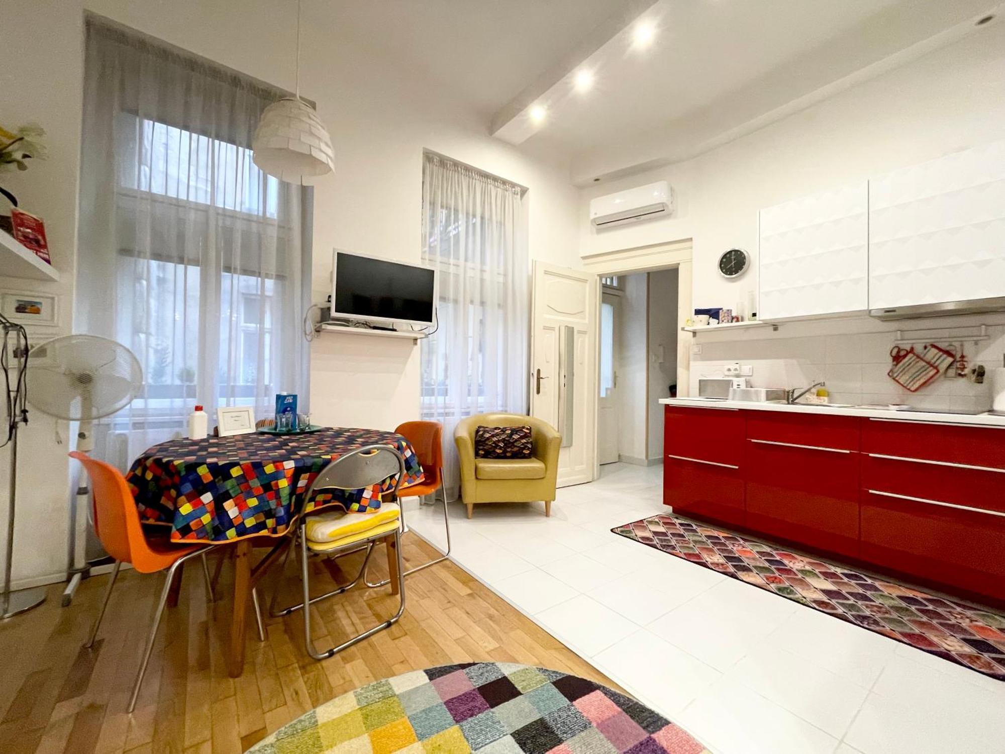 Rainbow Pearl Apartment At St Stephen' S Basilica Будапеща Екстериор снимка