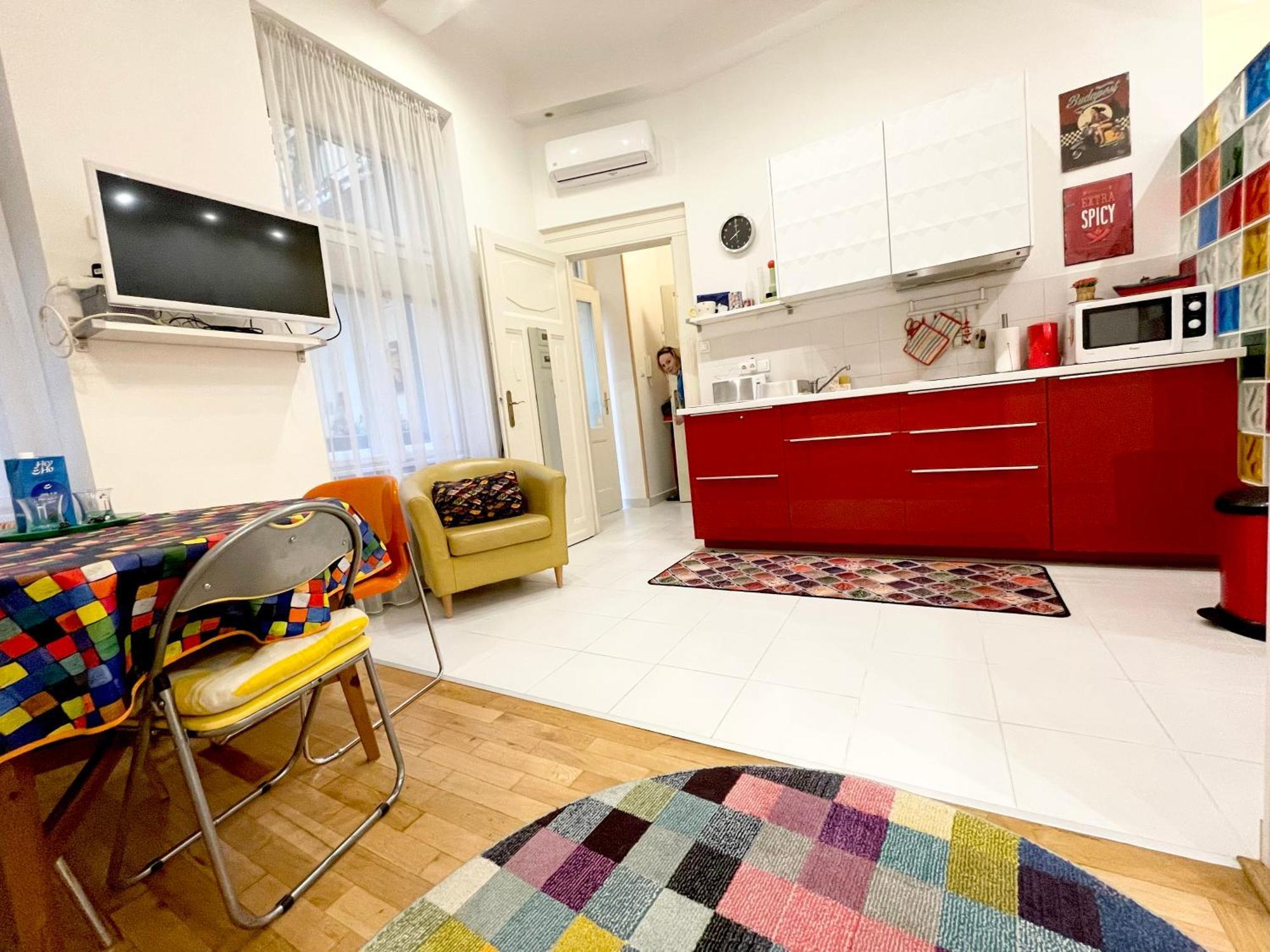 Rainbow Pearl Apartment At St Stephen' S Basilica Будапеща Екстериор снимка