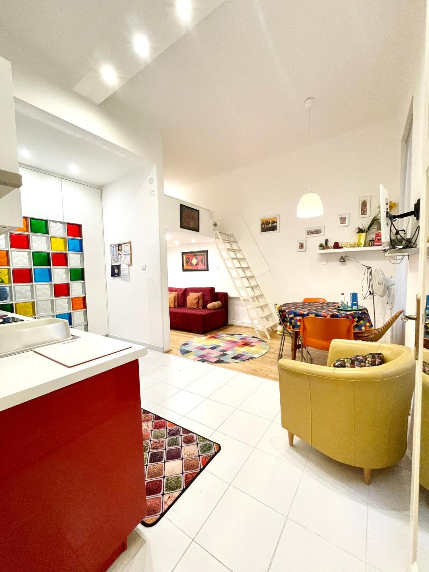 Rainbow Pearl Apartment At St Stephen' S Basilica Будапеща Екстериор снимка