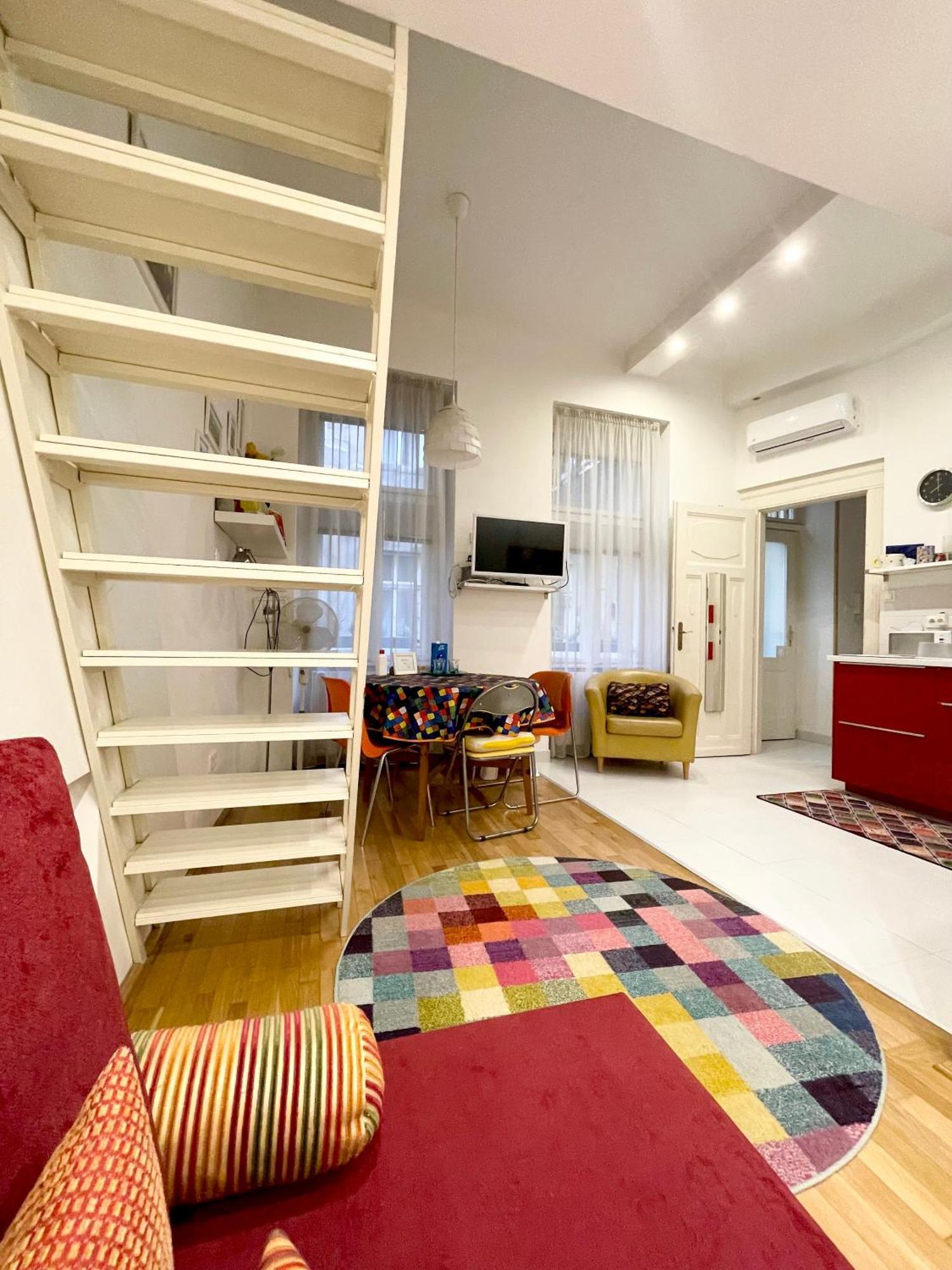 Rainbow Pearl Apartment At St Stephen' S Basilica Будапеща Екстериор снимка