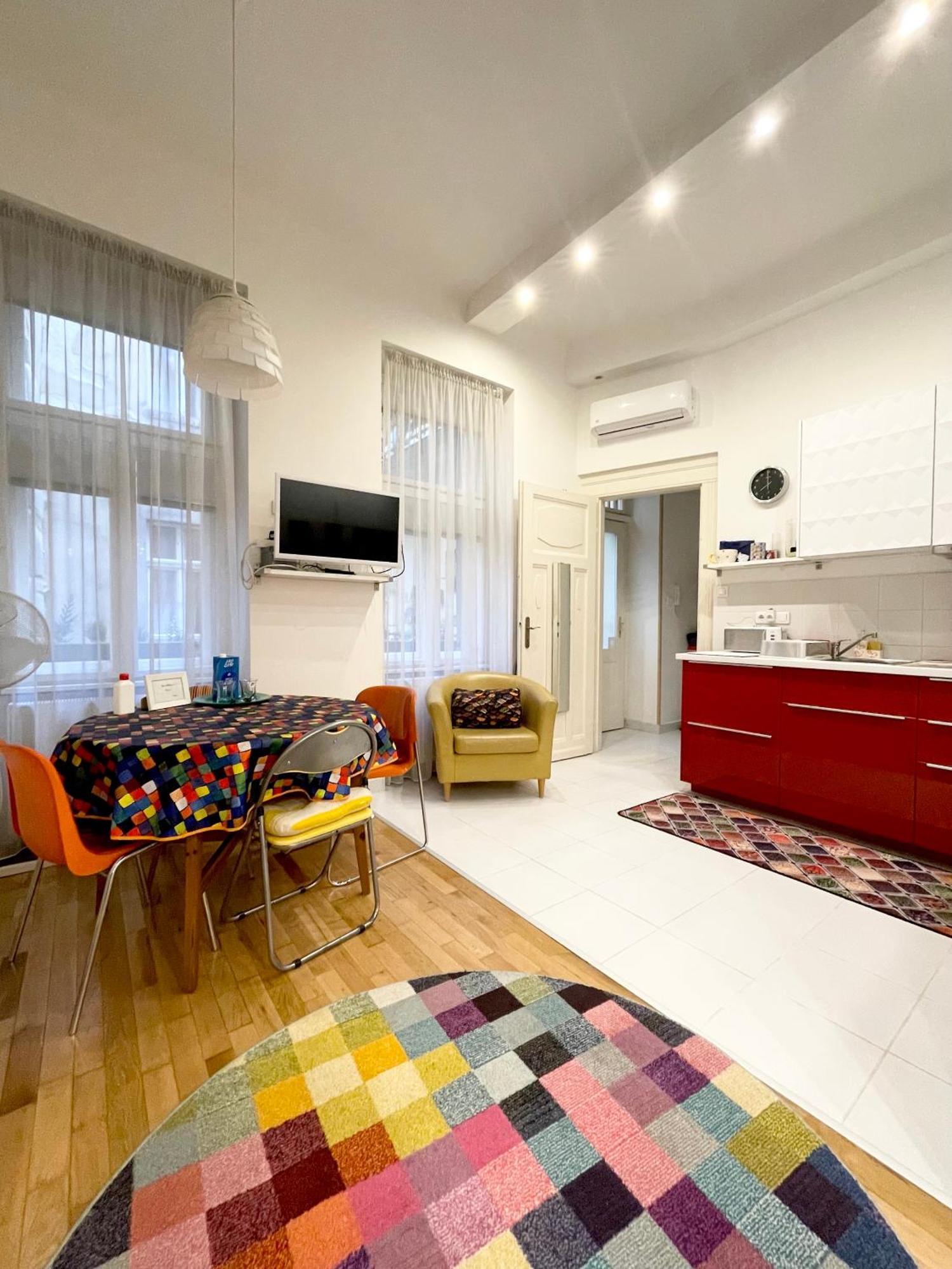 Rainbow Pearl Apartment At St Stephen' S Basilica Будапеща Екстериор снимка