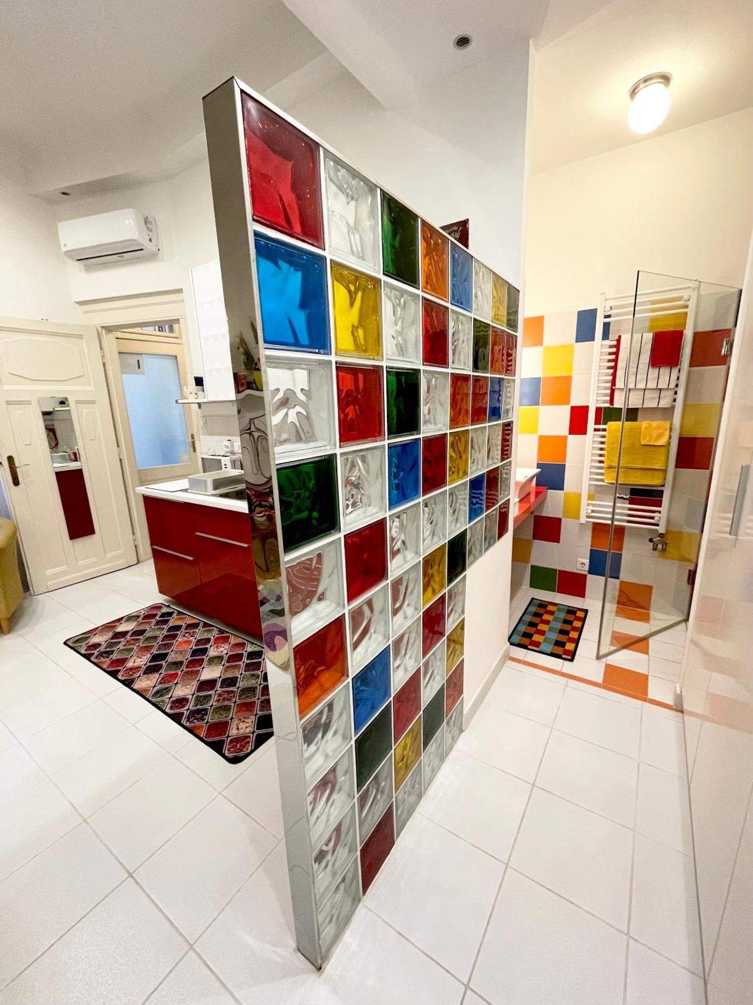 Rainbow Pearl Apartment At St Stephen' S Basilica Будапеща Екстериор снимка