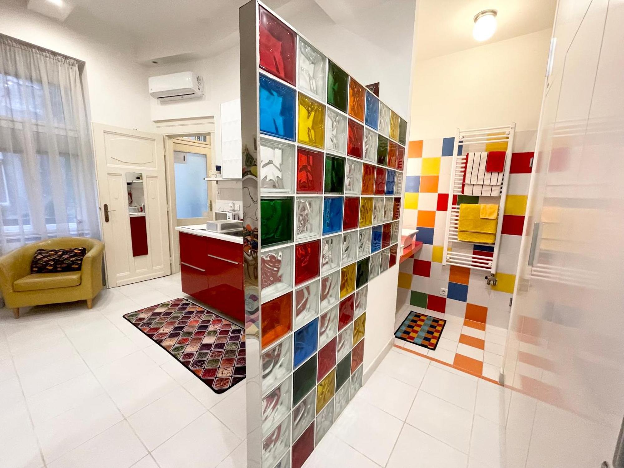 Rainbow Pearl Apartment At St Stephen' S Basilica Будапеща Екстериор снимка