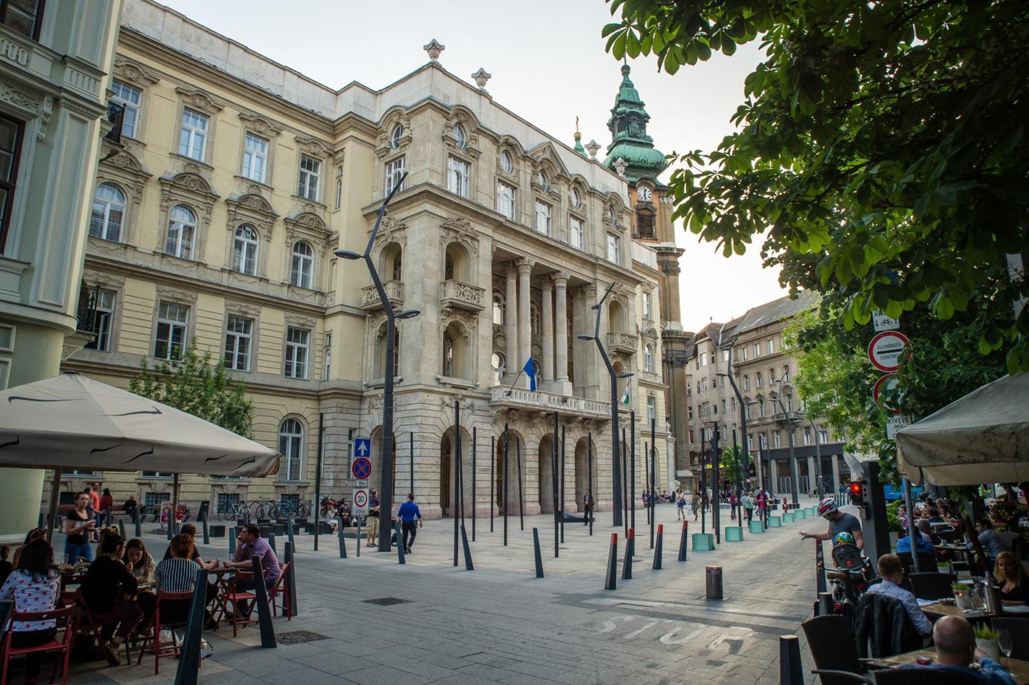 Rainbow Pearl Apartment At St Stephen' S Basilica Будапеща Екстериор снимка