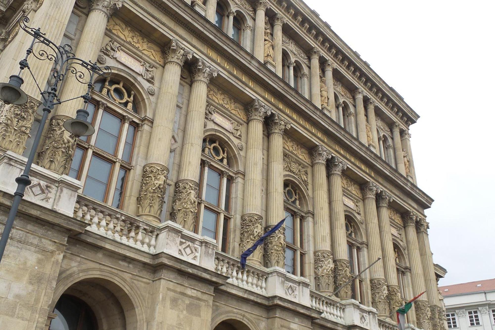 Rainbow Pearl Apartment At St Stephen' S Basilica Будапеща Екстериор снимка
